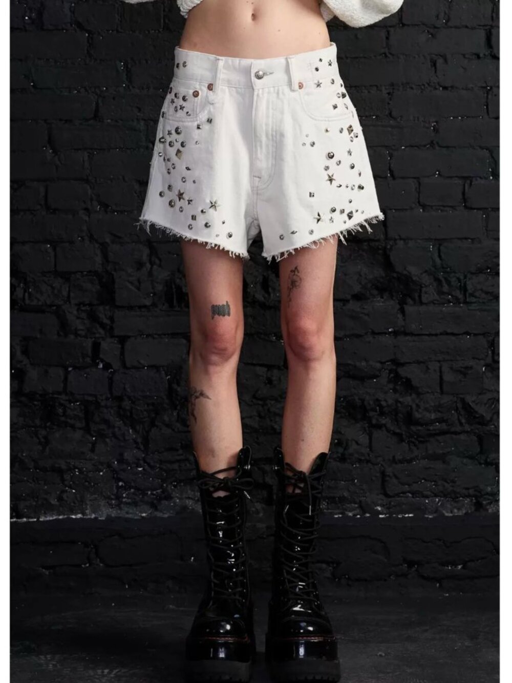 NWT R13 Studded Boyfriend Short - Cement White Denim Classic - Picture 3 of 12